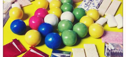 Verschiedene bunte Kaugummis.